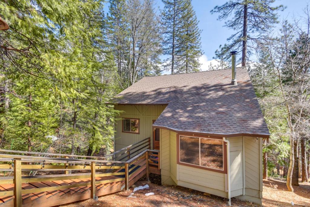 Arnold Cabin with Hot Tub and Community Lake Access! photo 1