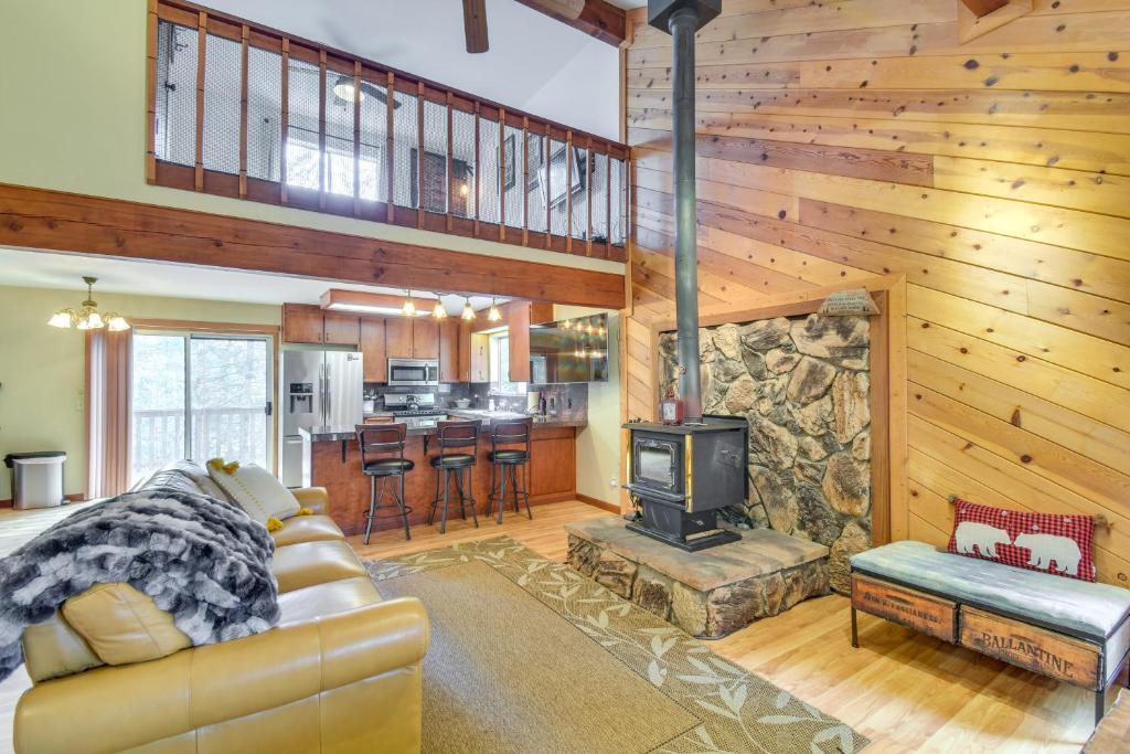 Arnold Cabin with Hot Tub and Community Lake Access!