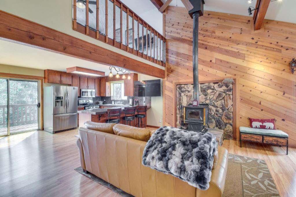 Arnold Cabin with Hot Tub and Community Lake Access! photo 3
