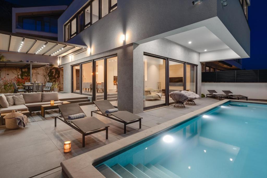 Villa Grey with 4 bedrooms, Heated pool, Sauna, Media room, Sea Views photo 1