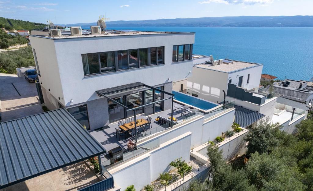 Villa Grey with 4 bedrooms, Heated pool, Sauna, Media room, Sea Views photo 4