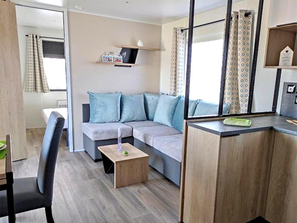 Bungalow de 3 chambres avec piscine partagee et terrasse amenagee a Saint Julien en Born a 9 km de la plage photo 3