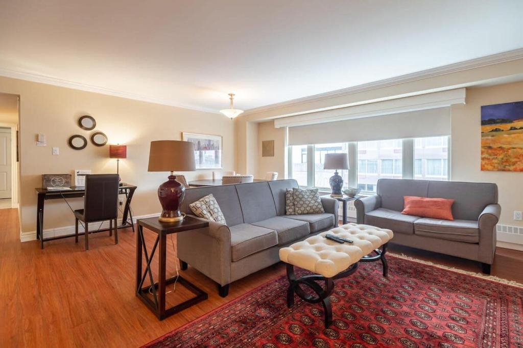 Lovely Waterfront Apt #807 with AC photo 2