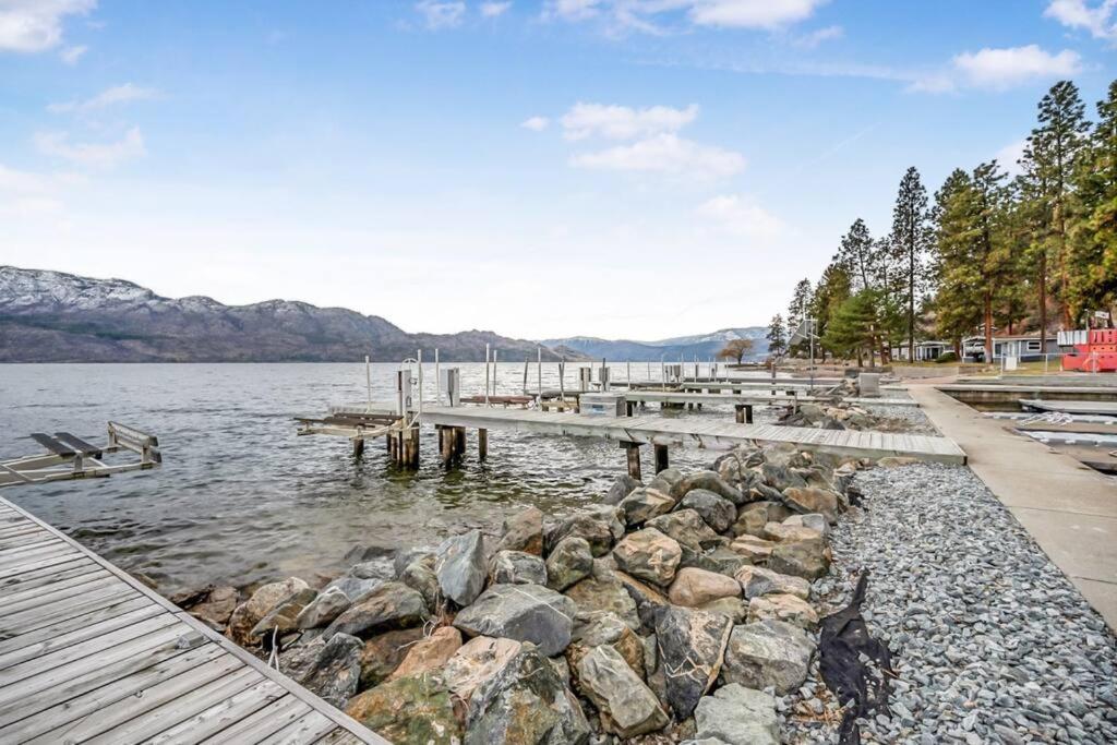 Beautiful Cabin Right next to Lake Okanagan #5 photo 2