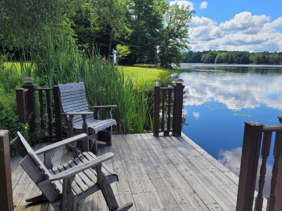 Lakefront Villa with Picturesque View of Lorton Lake