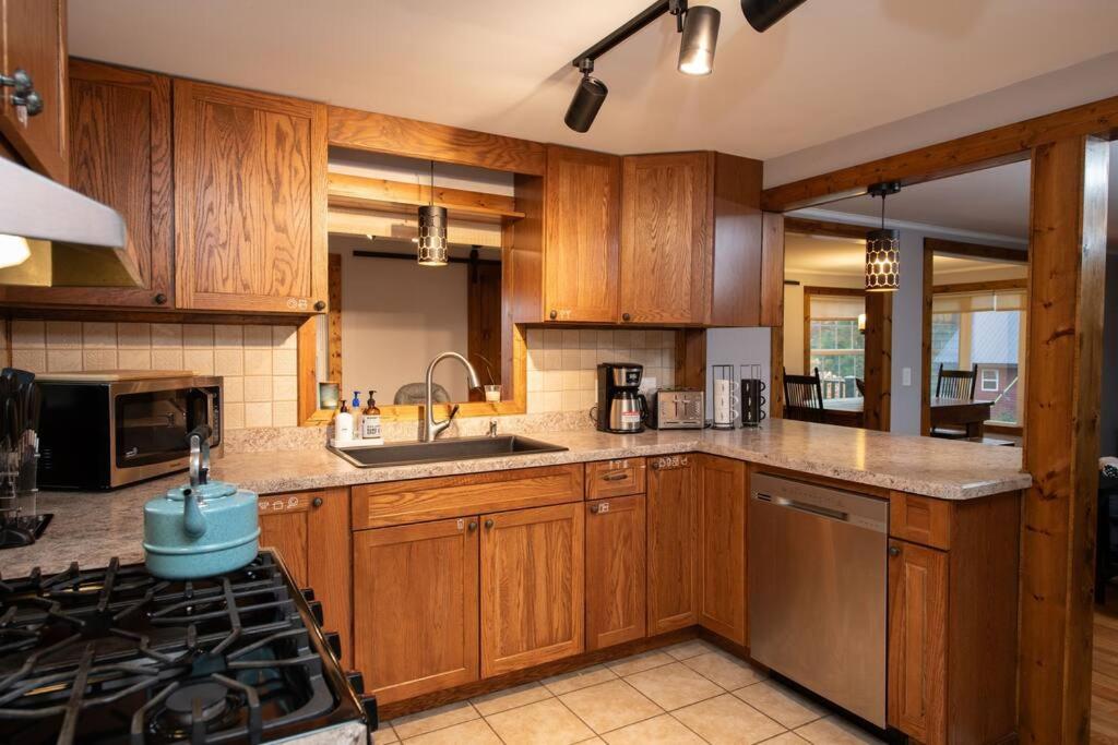 Lakefront Villa with Picturesque View of Lorton Lake photo 4