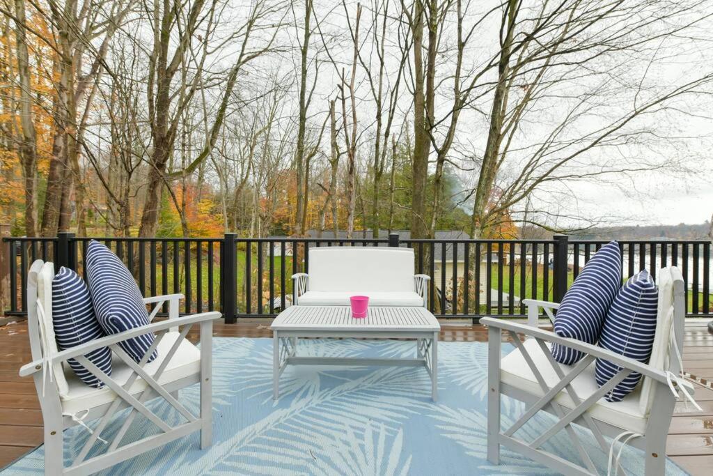 Lakefront Villa with Picturesque View of Lorton Lake photo 2
