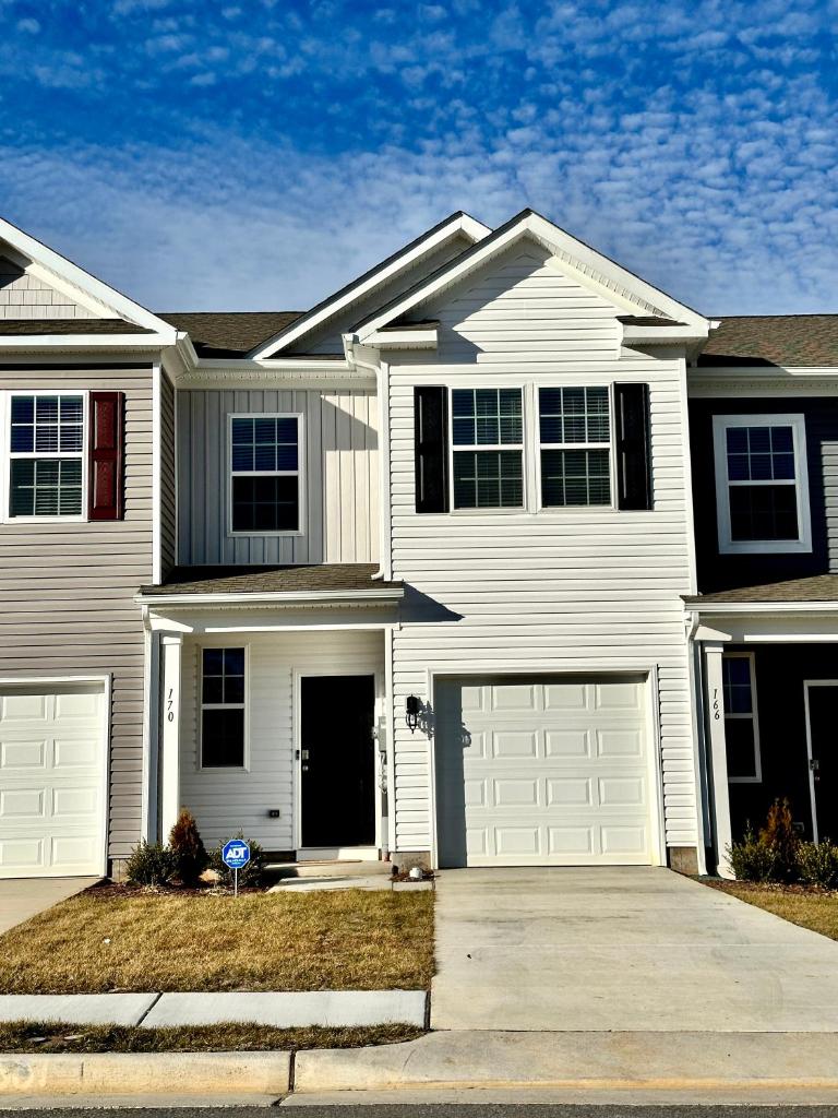 Luray Caverns New Townhome with 3 bedrooms with 1500sqft image