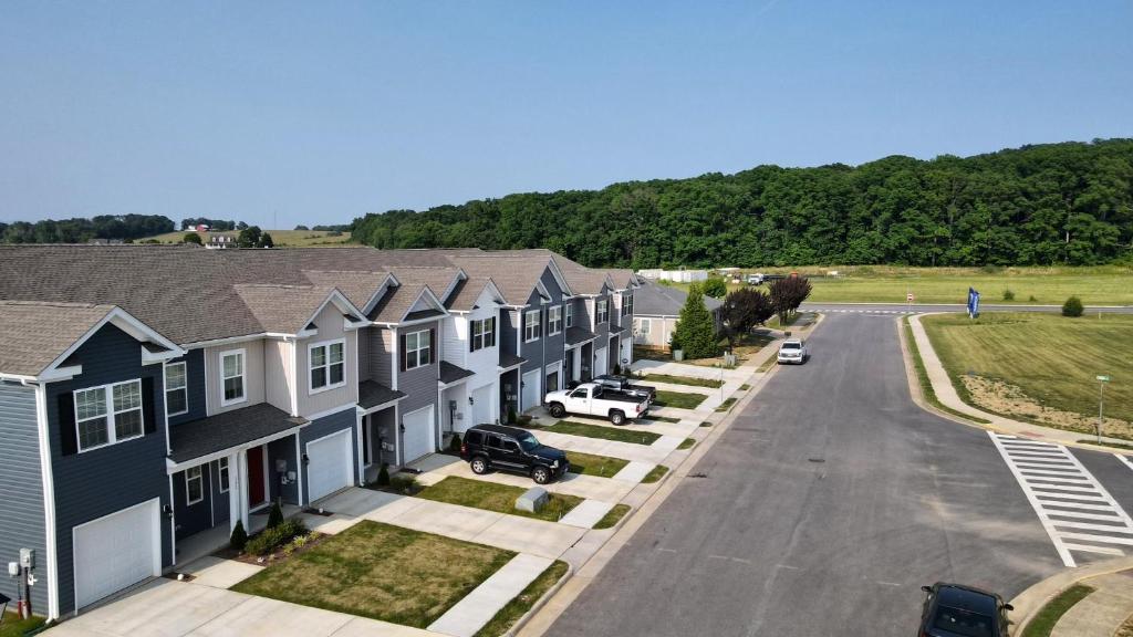 Luray Caverns New Townhome with 3 bedrooms with 1500sqft photo 1