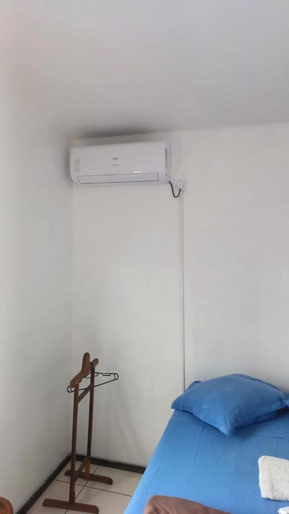 Quarto c/ Ar Split 01 cama casal , banheiro social compartilhado ( fora do quarto ) photo 2