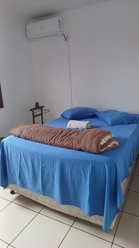 Quarto c/ Ar Split 01 cama casal , banheiro social compartilhado ( fora do quarto ) photo 3