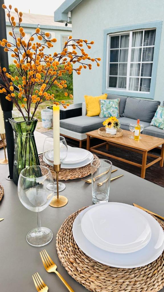 Mid-Century Modern Charm photo 1