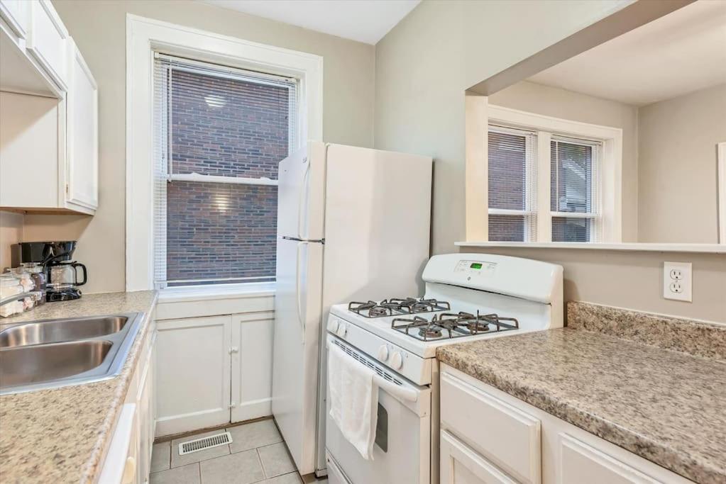 Tower Grove Getaway sleeps 8 photo 4