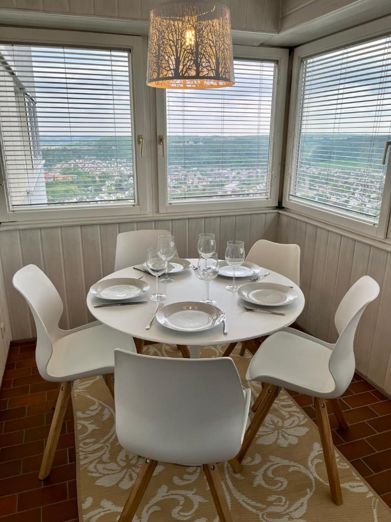 Premium Apartment 70qm 2,5 Zimmer Küche, Smart TV, Garage, WiFi photo 2