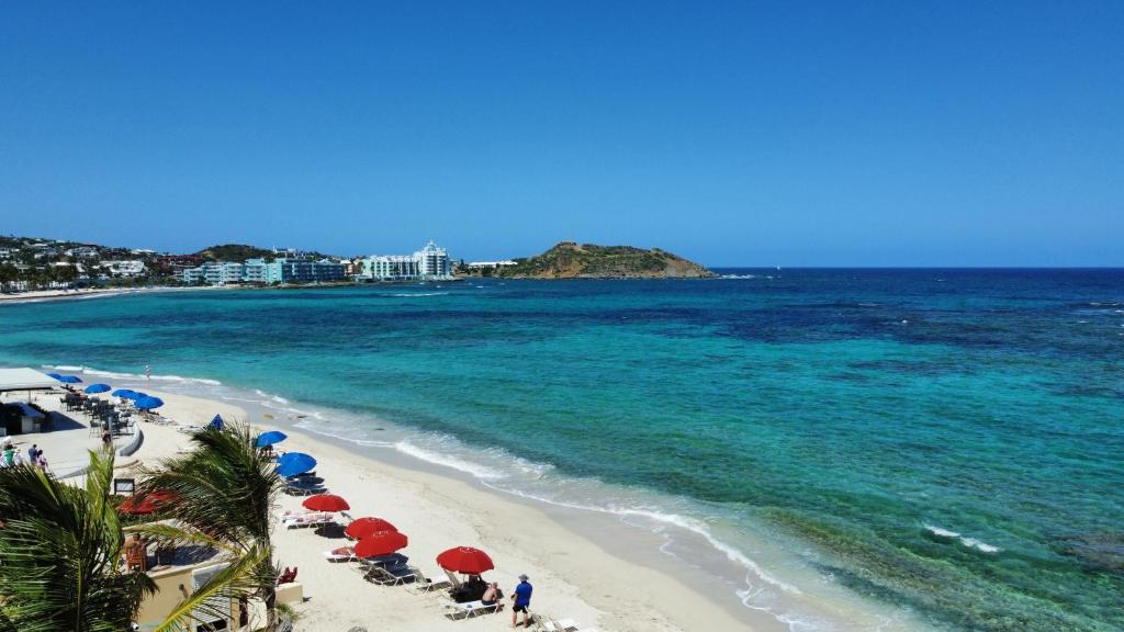 Suite with private beach