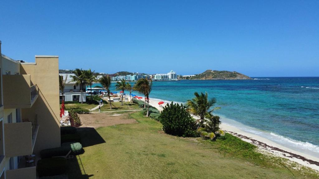 Suite with private beach photo 2