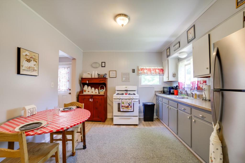 Family-Friendly Home Less Than 1 Mi to Adrian College photo 2