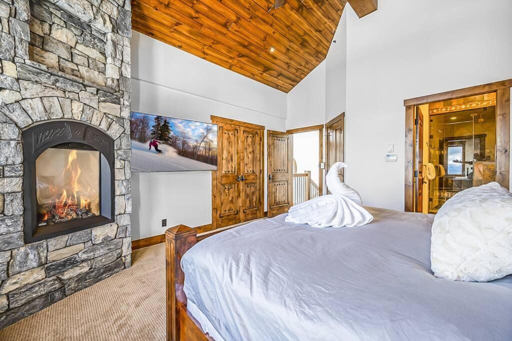 Inuksuk Lodge 4800 sq ft of Big White Excellence photo 3