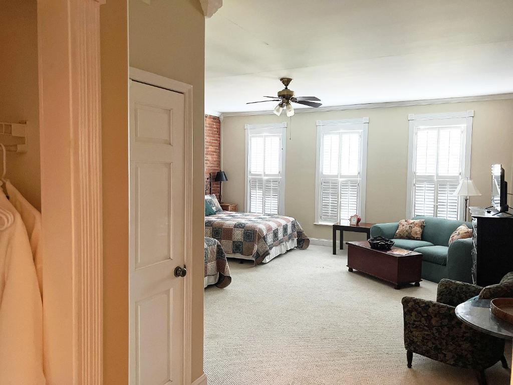 Eagles Nest Inn photo 1