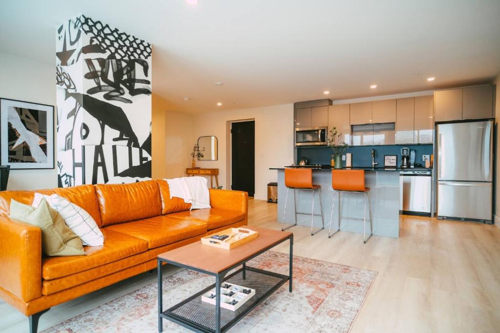 NEW Stylish 2BR Condo with Views in North End photo 1