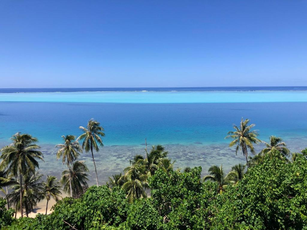 Les pieds dans l’eau à huahine. Maison climatisée photo 3