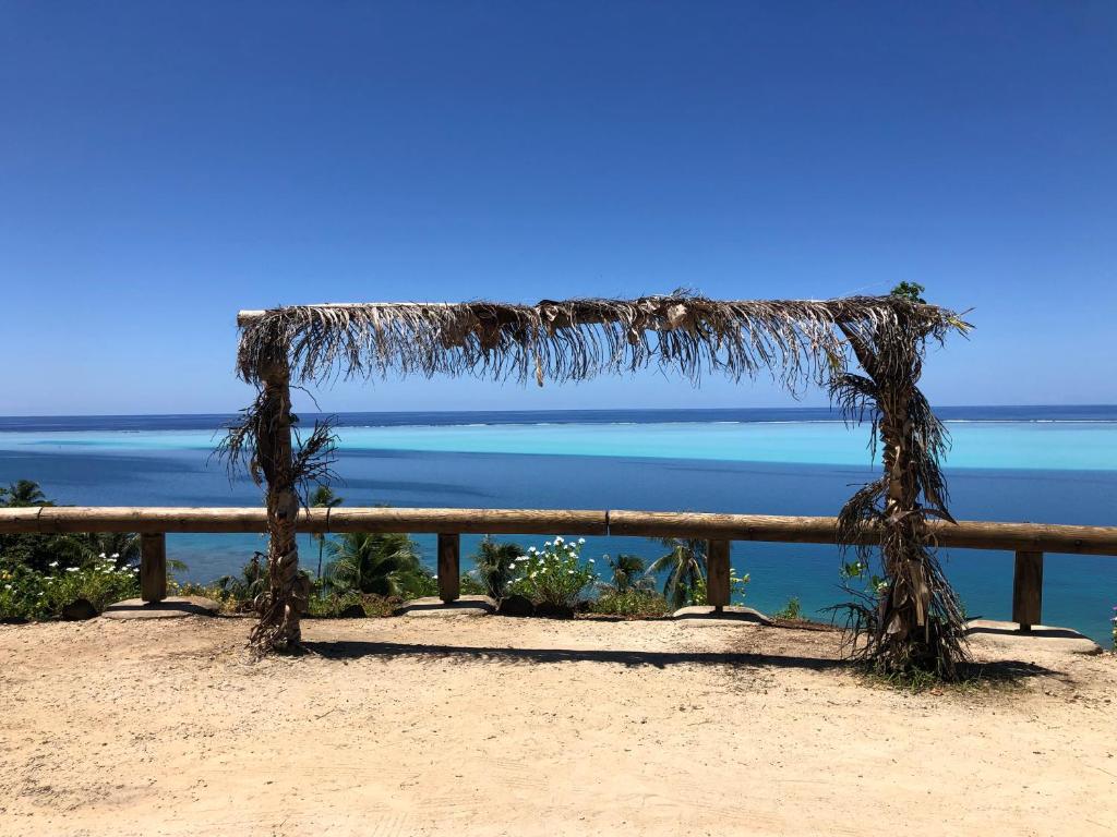 Les pieds dans l’eau à huahine. Maison climatisée photo 4