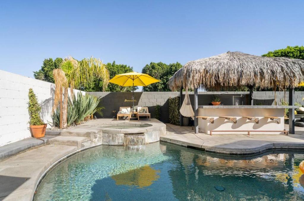 Desert Paradise salt water pool & Spa 1 mile to Coachella Fest photo 1