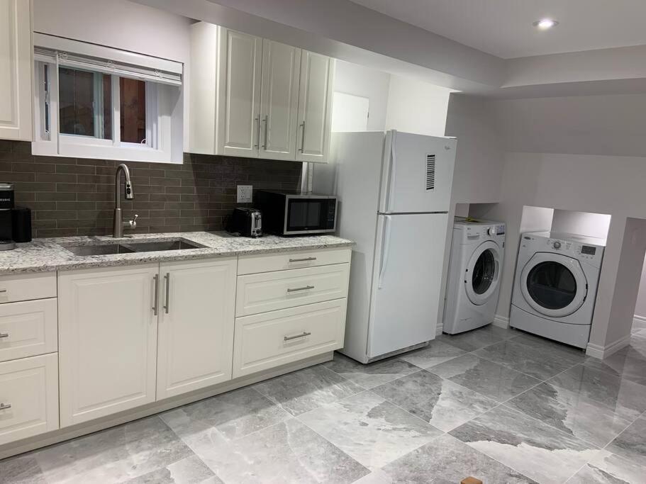 Luxurious brand new ground level apartment photo 3