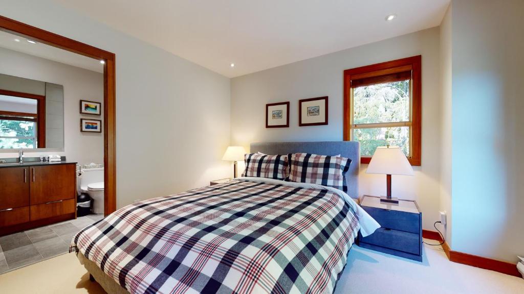 Peaceful Benchlands Townhome by Harmony Whistler photo 1