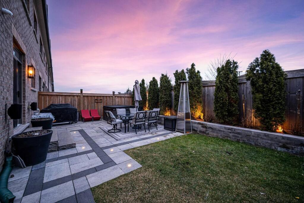 Luxurious Town Home in Bolton w. Hotub photo 1