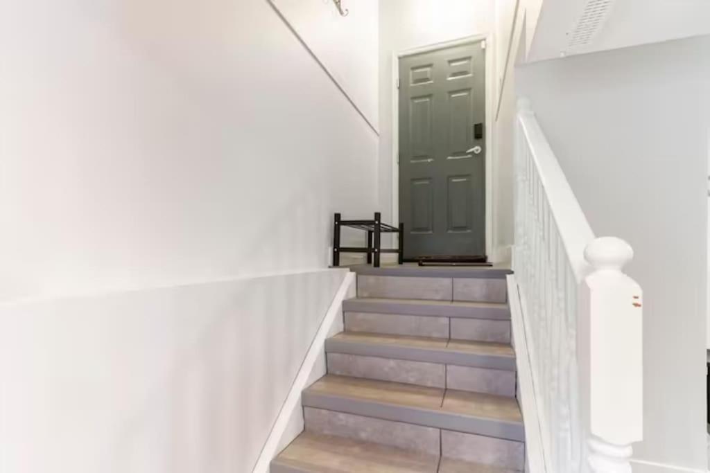 Cozy Furnished Room in Edmonton - Close to U of A photo 2