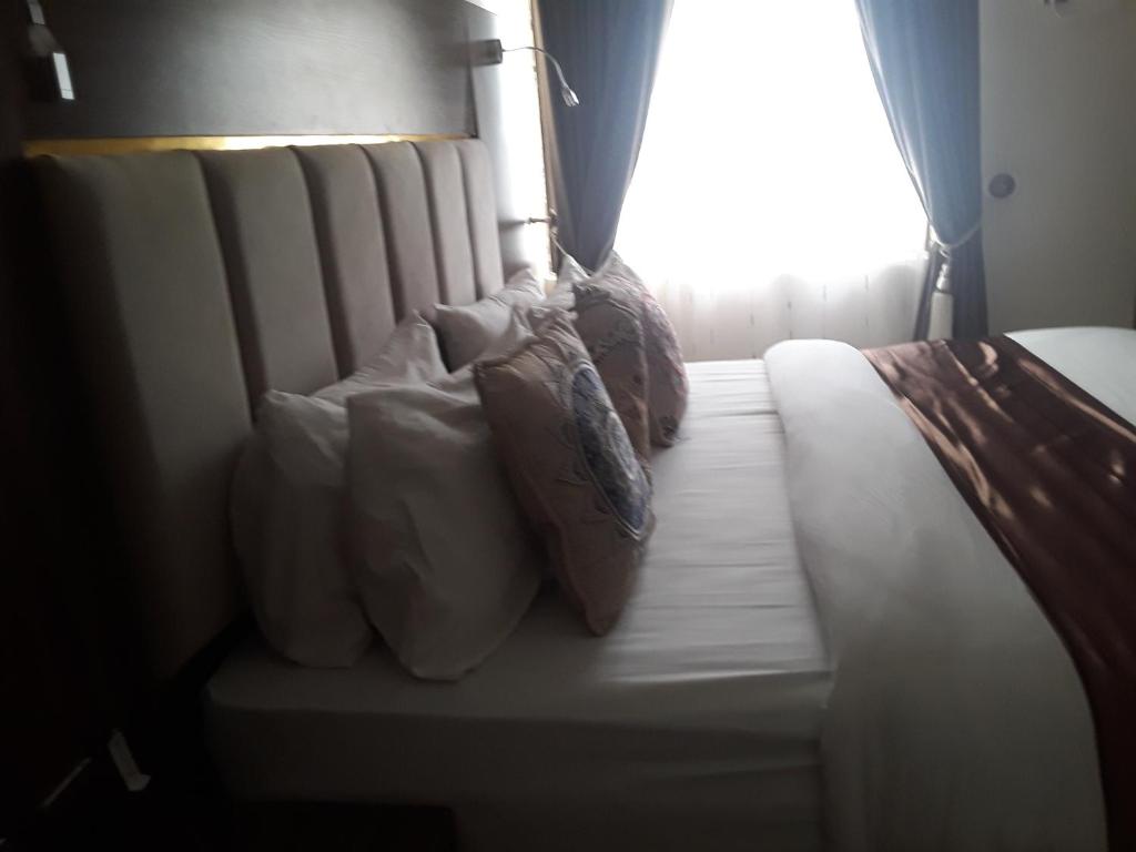 Franzy Luxury Hotel & Suites