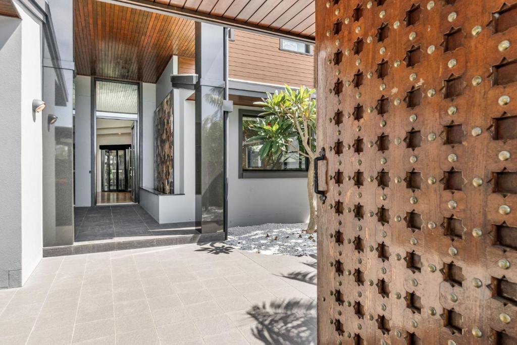 Jasmine cove - Exclusive Waterfront Estate photo 2