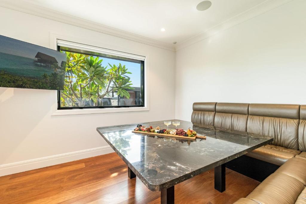 Jasmine cove - Exclusive Waterfront Estate photo 4