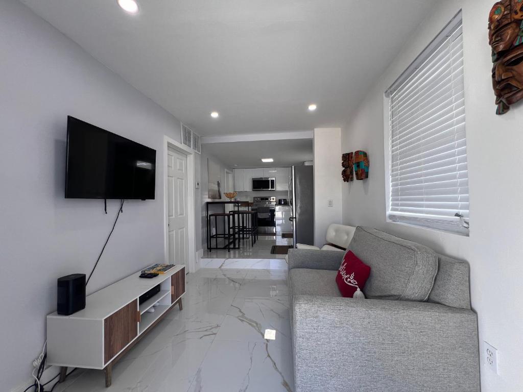 Charming two bedroom apartment. image