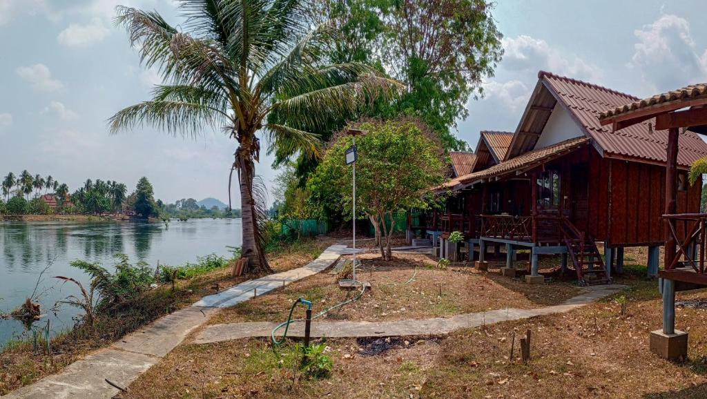 Bon Tai Oasis Bungalows