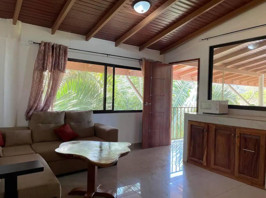 4 Beautiful top unit, pvt deck, GREAT location! photo 4