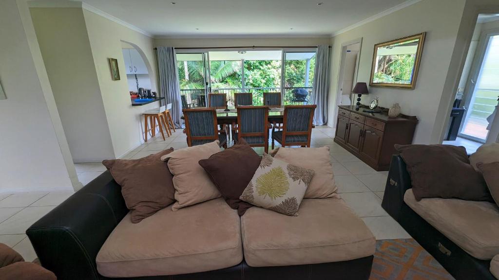 Rainforest Deluxe Bungalow photo 4