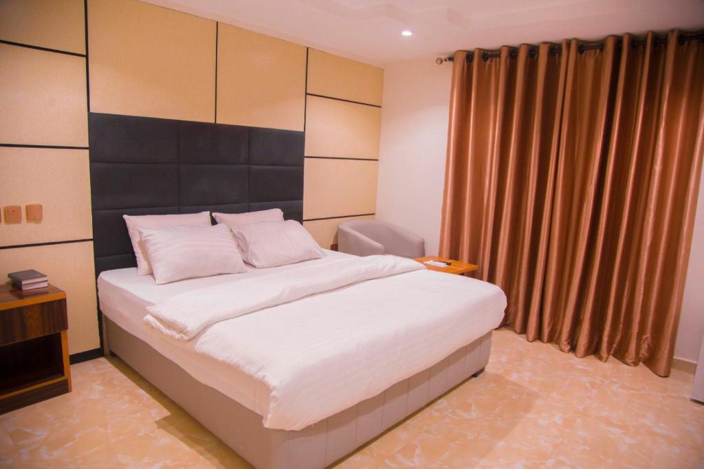 HAVILAH TOWERS AND GOLD SUITES photo 2