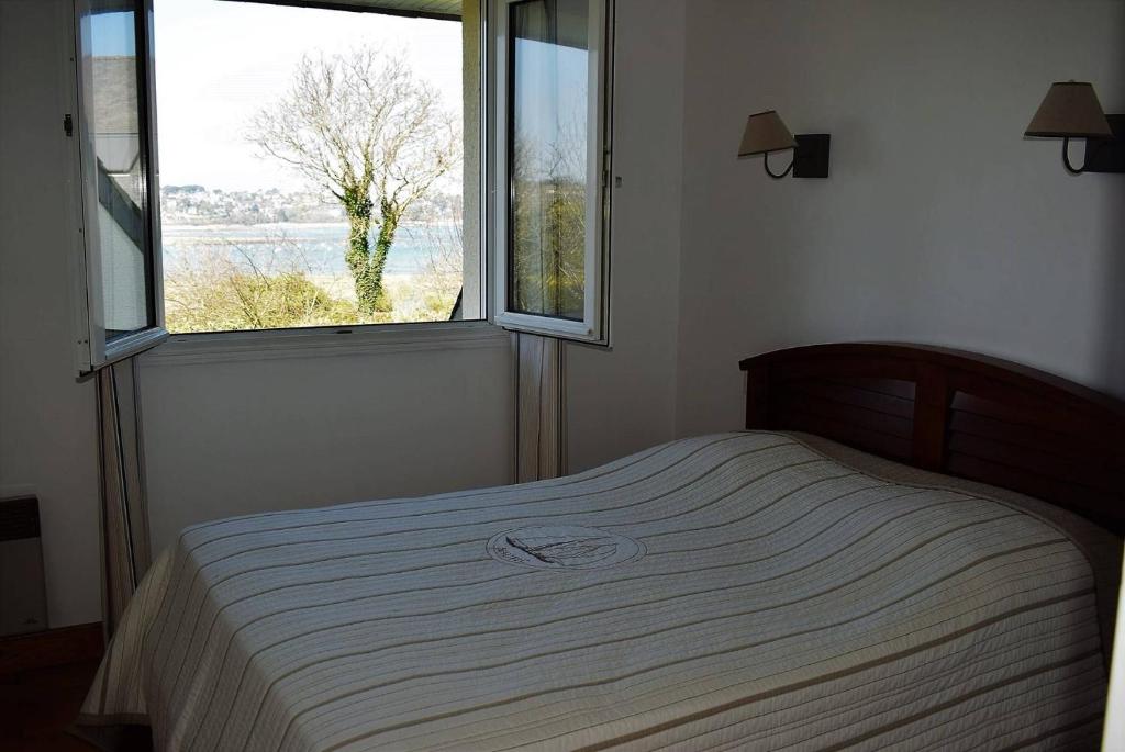 Maison VUE SUR MER avec jardin clos à PERROS-GUIREC - Réf 842 photo 1