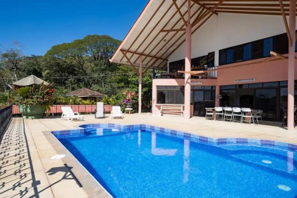 6 Cute studio, GREAT location, close to beach! With AC! photo 2