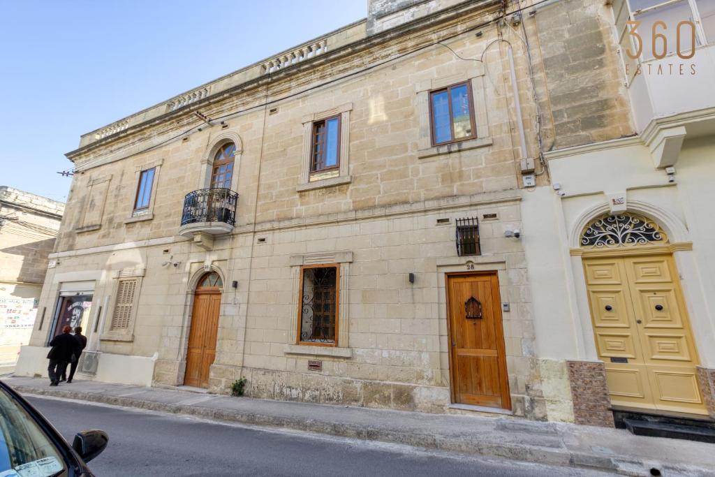 Stunning 3BR Townhouse with Private Rooftop Access by 360 Estates photo 1