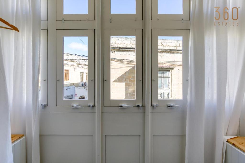 Stunning 3BR Townhouse with Private Rooftop Access by 360 Estates photo 4