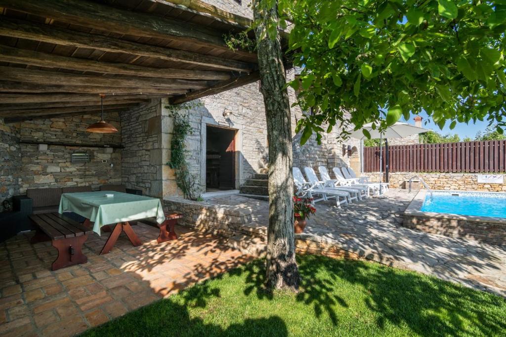 Rustic Villa Marija with panoramic view in Zrenj photo 3