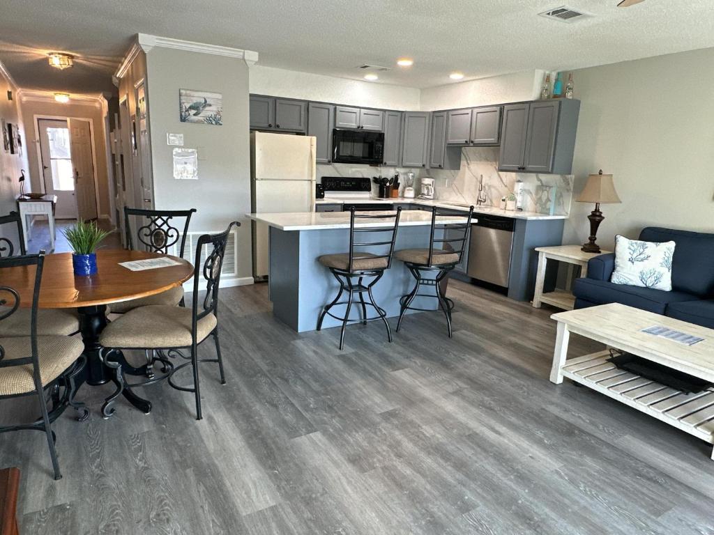 9 A, One Bedroom Condo image