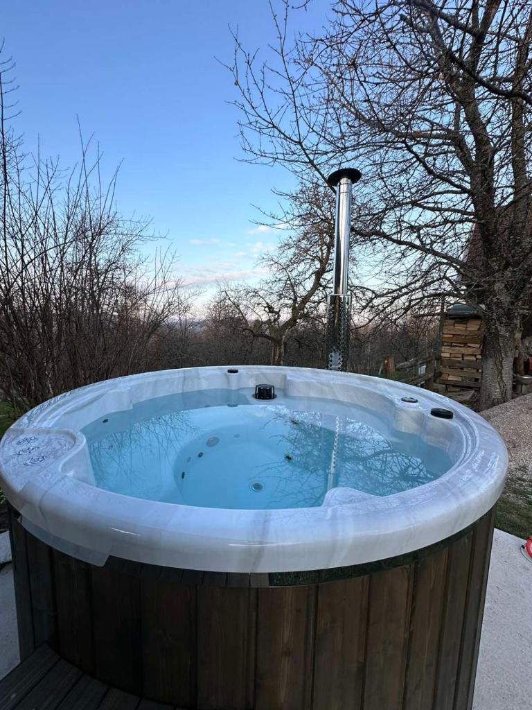 Holiday Home "Sleme" with jacuzzi, big garden and arbor with fireplace photo 2