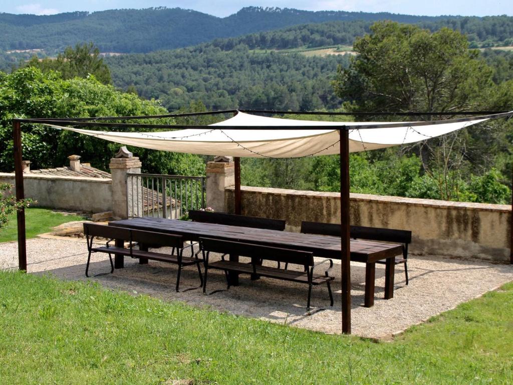 Montserrat apartment with terrace and pool photo 3