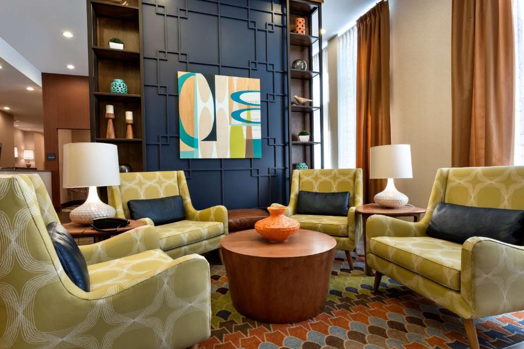 Hampton Inn and Suites Clayton/St. Louis-Galleria Area photo 2