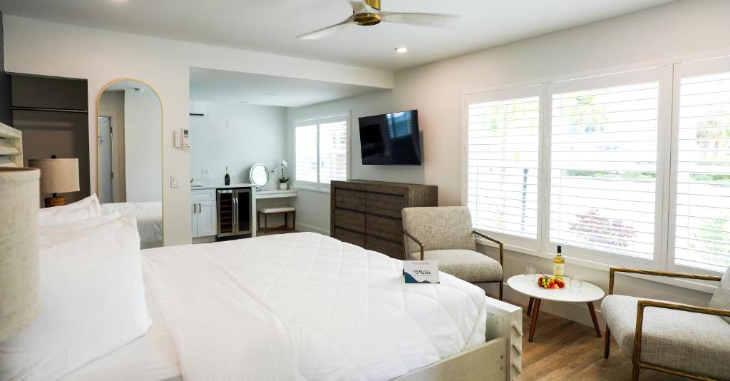 Ivory Sands Beach Suites photo 1