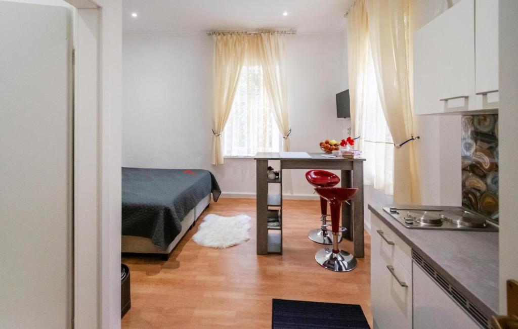 Cozy Apartment In Bakar With Kitchen photo 2